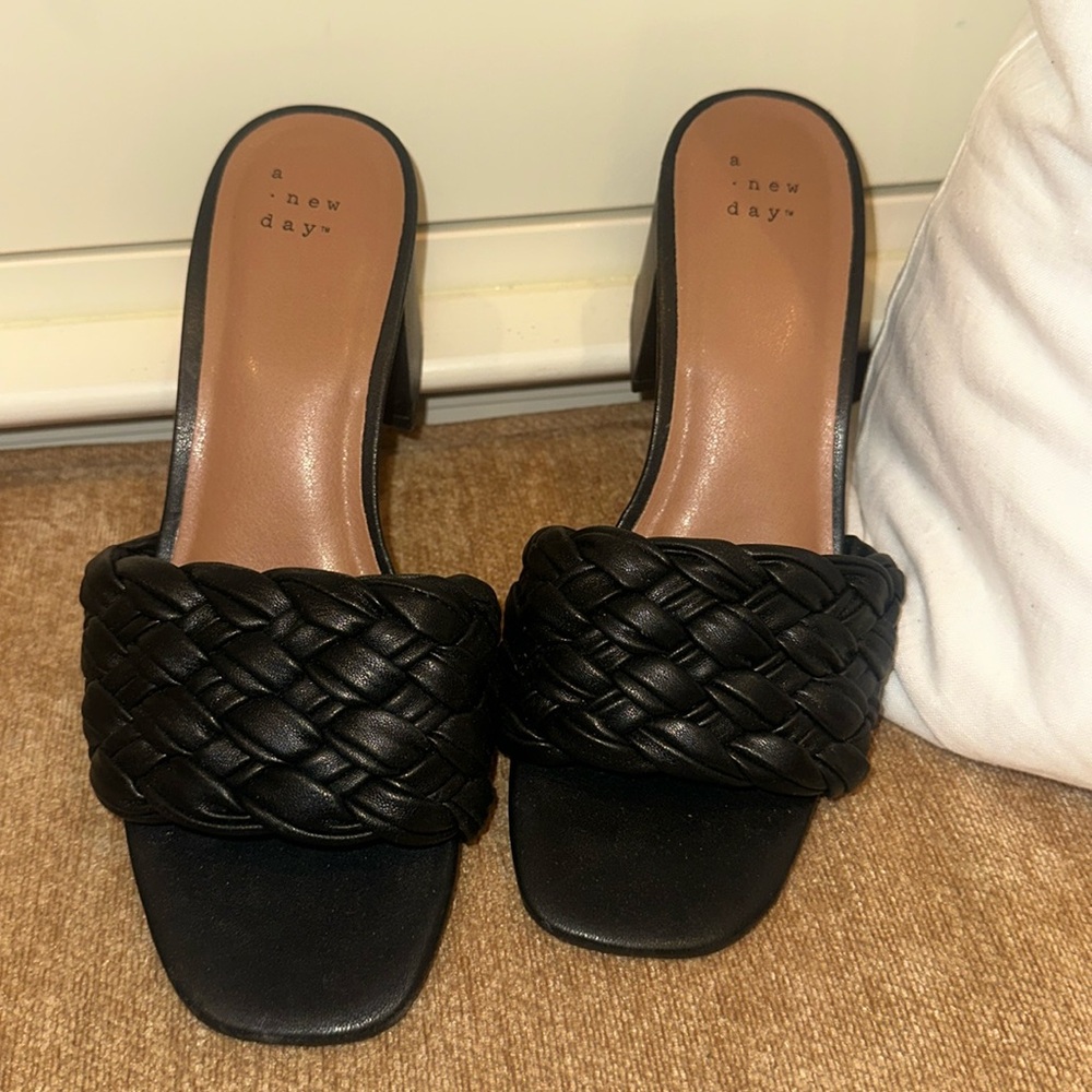 A new day black woven slide